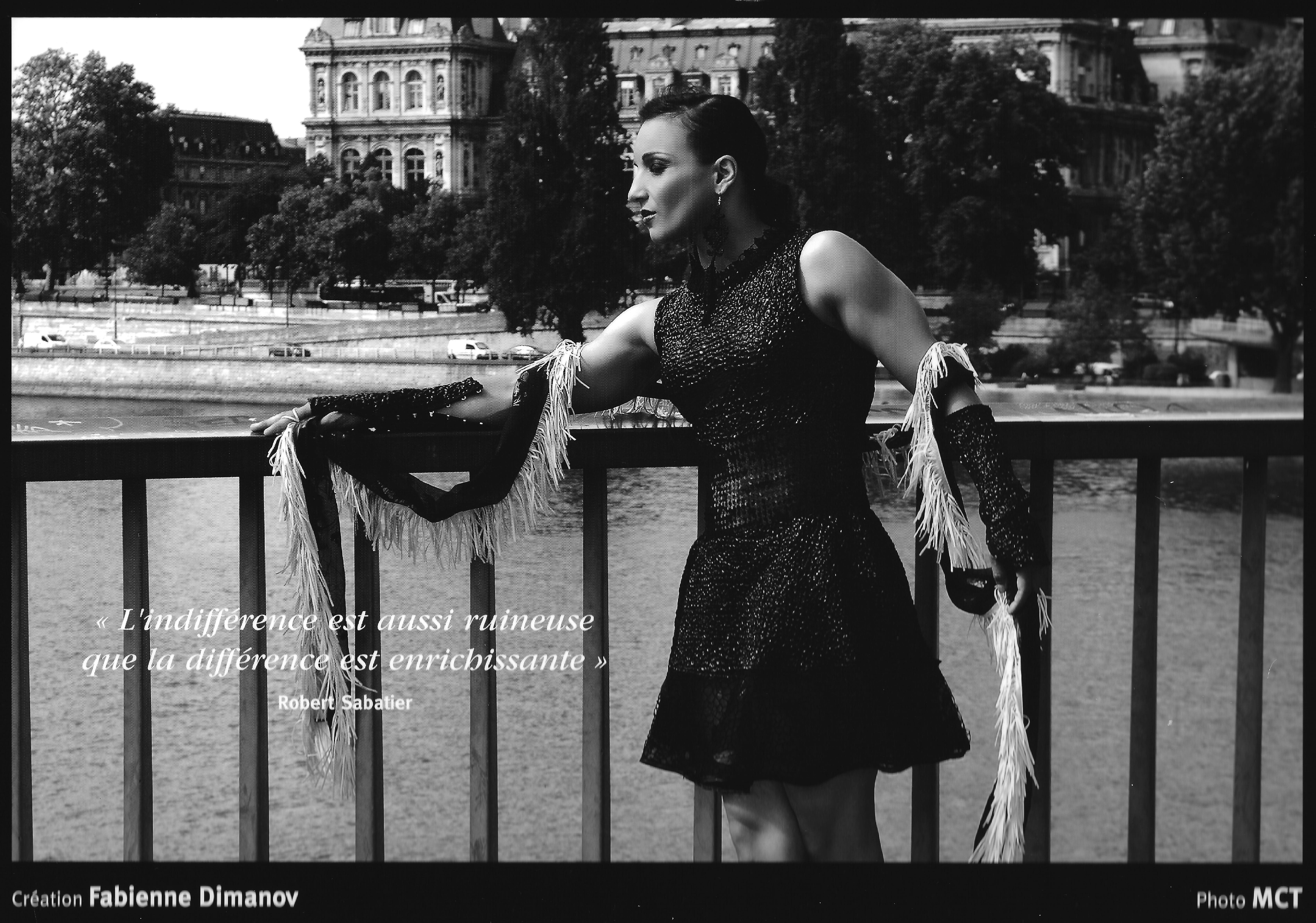 AOUT 2016 sur le calendrier Ébène & Ivoire - Black & White Sarah Ourahmoune sur le pont Saint Louis. "L'indifférence est aussi ruineuse que la différence est enrichissante" création Black & White de Fabienne Dimanov Paris – à Pont Saint-Louis.